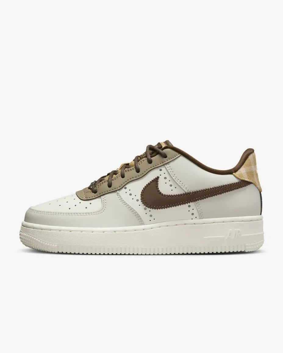 Nike Air Force 1 LV8 (W)