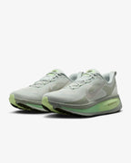 Nike Vomero 18