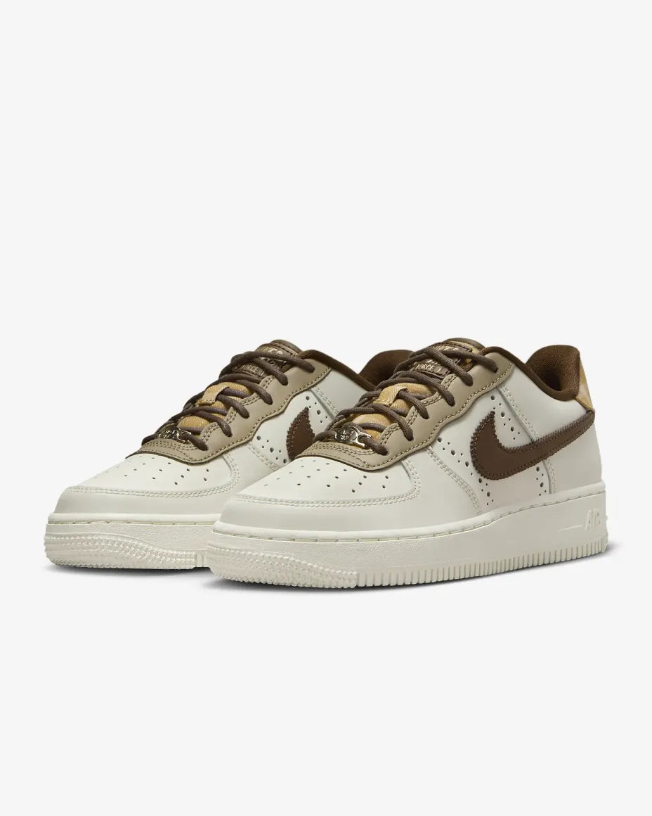 Nike Air Force 1 LV8 (W)